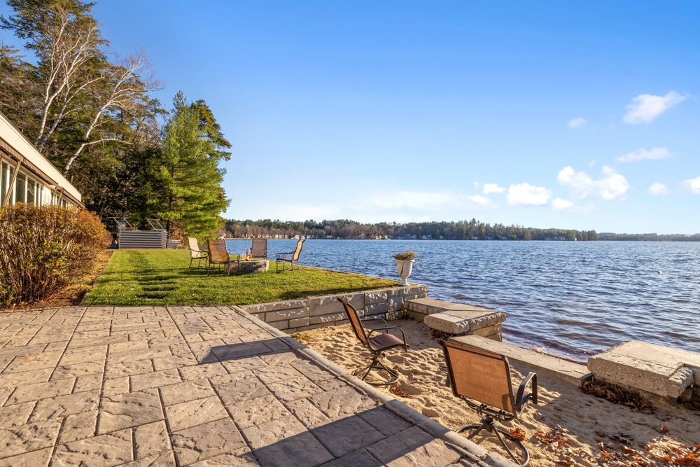 How to Design the Perfect Lakefront Outdoor Living Space
